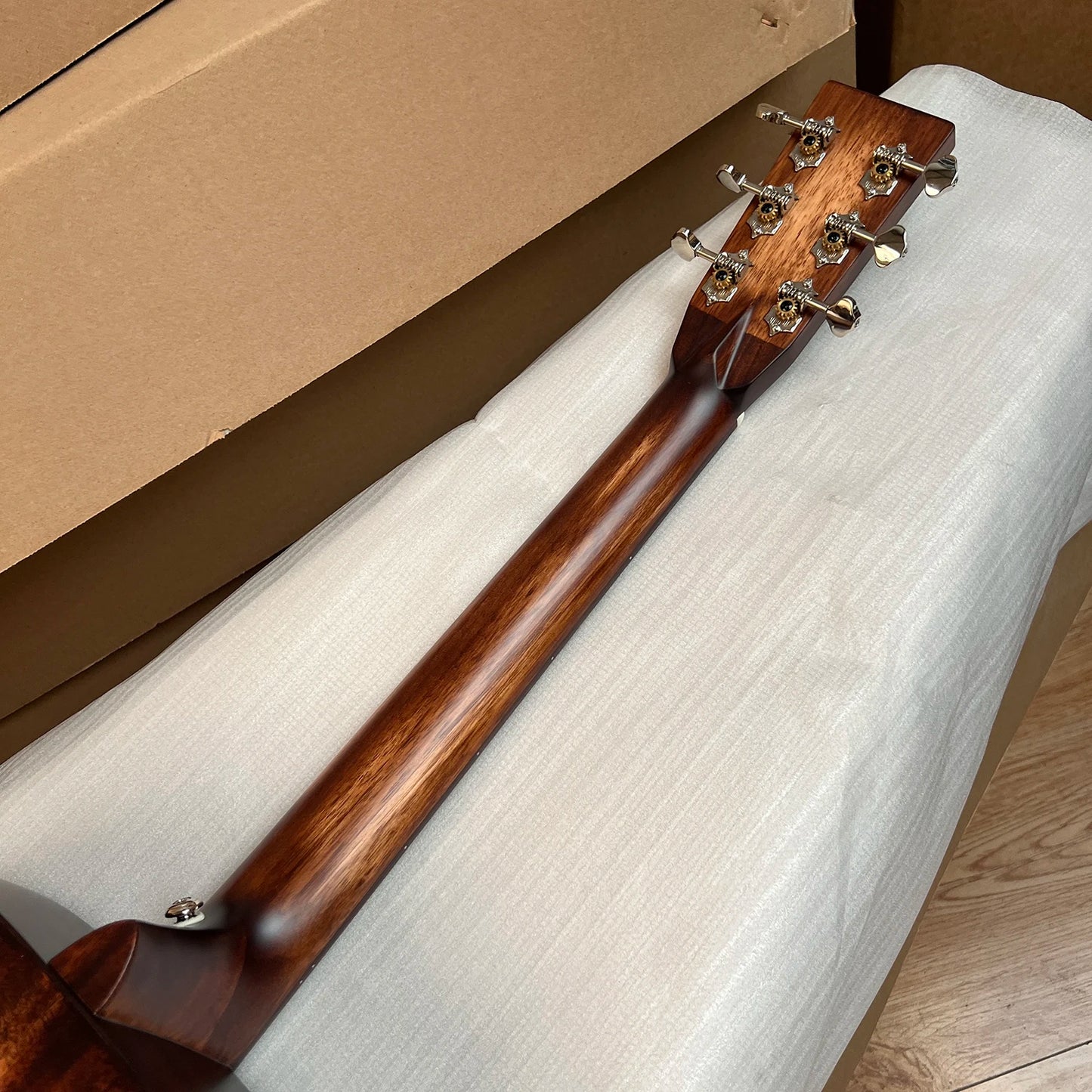 000 15M Street Master Acoustic guitar